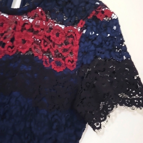 Lace dress - Picture 3 of 6